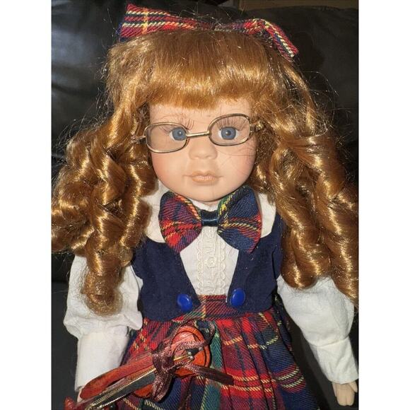 -DOLL artmark Chicago Ltd Violin Playing Porcelain - Picture 2 of 7